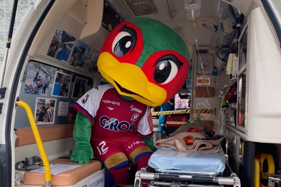 ファジアーノ岡山のキャラクター「ファジ丸」が乗車