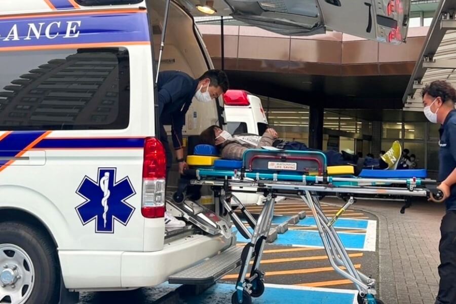 ストレッチャー搬送