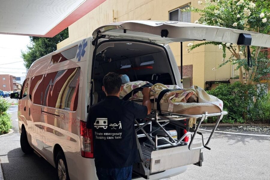 ストレッチャー搬送