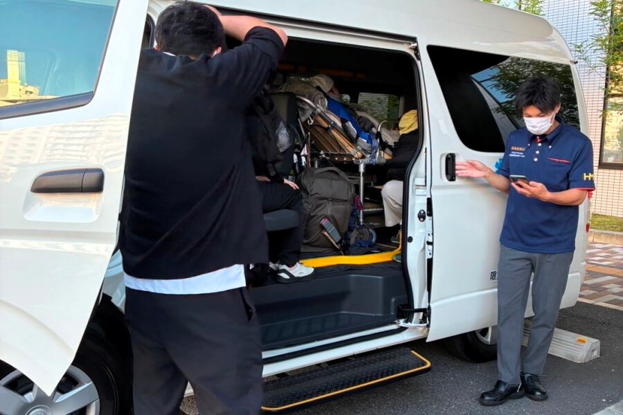 ストレッチャー搬送