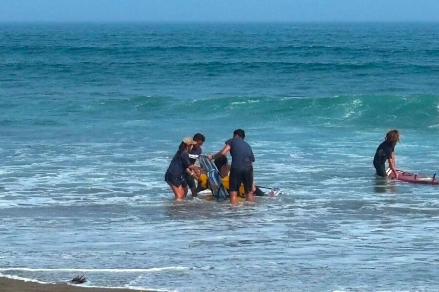 車いすで海水浴